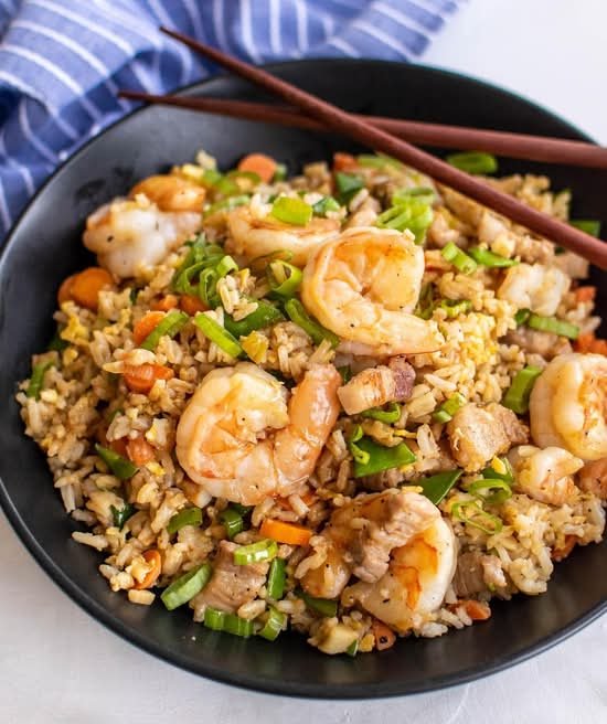 10 Ingredients Fried Rice ( Shrimp, Chicken, Pork and Onions )