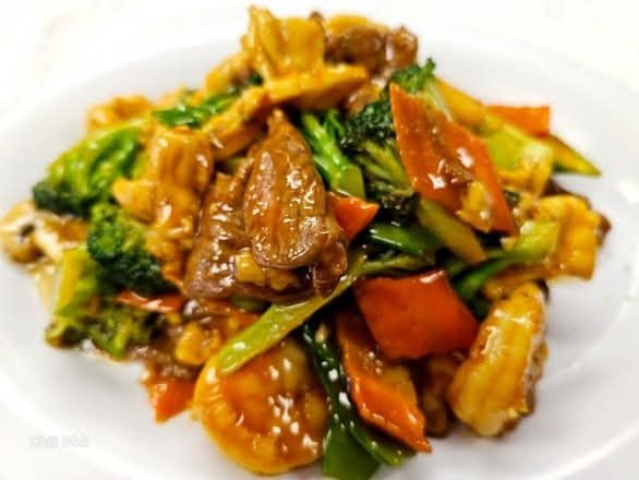 炒三鲜 Triple Delight (Shrimp, Beef, Chicken with Assorted Vegetables )